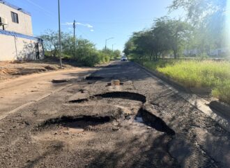 Baches y vialidades dañadas complican la circulación en Hermosillo