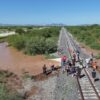 Familias de Empalme piden alimentos y materiales tras inundaciones por Polo