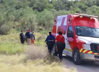 Auxilian a senderista con síntomas de deshidratación en el Cerro Bachoco de Hermosillo