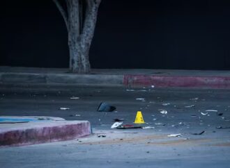 Muere paramédico de 23 años tras choque de motocicleta y tráiler en Hermosillo