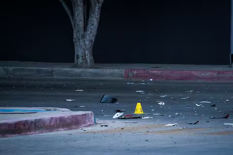 Muere paramédico de 23 años tras choque de motocicleta y tráiler en Hermosillo