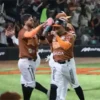 Naranjeros de Hermosillo remonta ante Mexicali con explosivo rally en la octava entrada