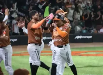 Naranjeros de Hermosillo remonta ante Mexicali con explosivo rally en la octava entrada