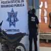 Aseguran fusil calibre 7.62 y metanfetamina tras fuga de motociclista en Sonora