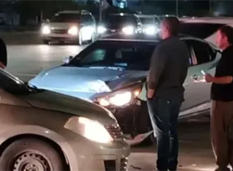 Choque aparatoso en Solidaridad y Colosio deja daños en Hermosillo