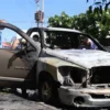 Incendio consume dos vehículos en la colonia Villa Satélite de Hermosillo