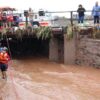 Dos hombres mueren tras ser arrastrado su vehículo por un arroyo en Guaymas