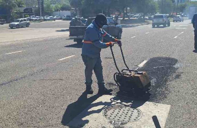 Refuerza Ayuntamiento bacheo en Hermosillo; buscan reparar un millón de metros cuadrados de calles