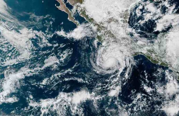 Huracán Trudy y frente frío 2 ponen en alerta a ocho estados por lluvias y fuertes vientos