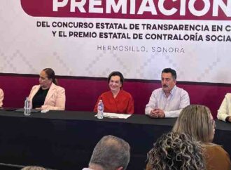 Entregan premios del concurso de Transparencia y Contraloría Social