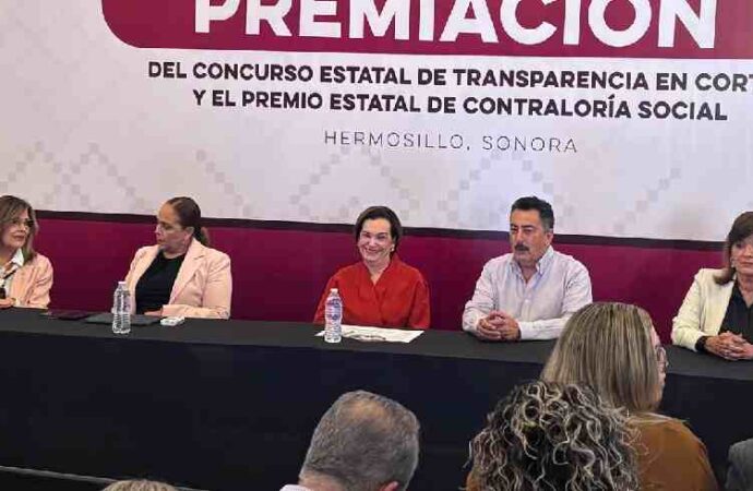 Entregan premios del concurso de Transparencia y Contraloría Social