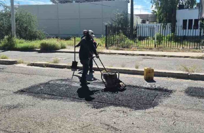 Sigue trabajo intenso de bacheo por calles y avenidas en Hermosillo