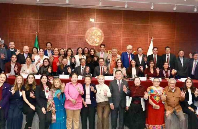 Participa Lorenia Valles en encuentro con senadoras y senadores de Morena