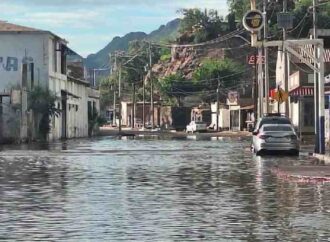 Marea extraordinaria inunda Guaymas y Empalme en Sonora