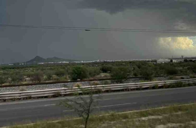 Tormentas aisladas provocan fuertes vientos y tolvaneras en Hermosillo