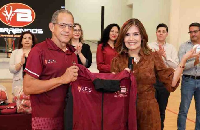 Deja Patricia Patiño la rectoría de la UES