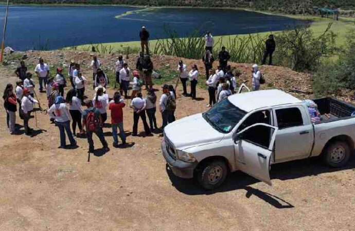 Madres buscan 120 cuerpos sumergidos en presa de Sonora, víctimas de la guerra entre narcos en la frontera
