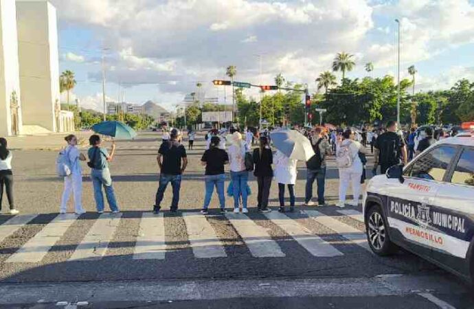 En Sonora, empleados del IMSS marchan por jubilación y condiciones de trabajo dignas