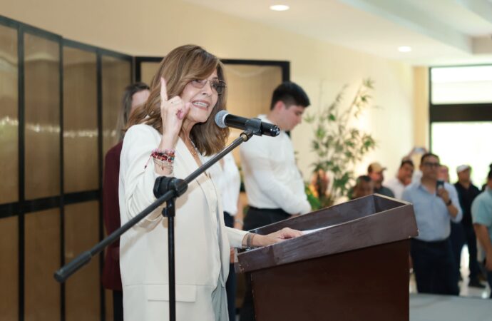 Asume Patricia Patiño la secretaría de educación con trabajo