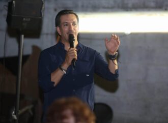 Escucha David Figuera a vecinos de la colonia Jesús García