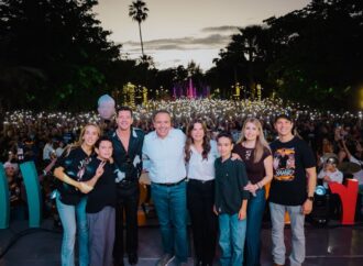 Reconoce Toño Astiazarán a cantante Yahir como Hermosillense Distinguido ante más de 3 mil 500 personas